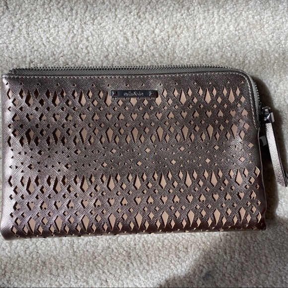 Stella & Dot Handbags - Stella & Dot Gold Clutch